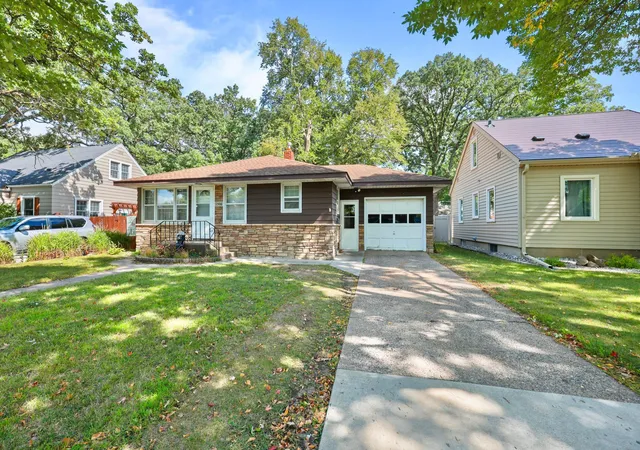 Photo 4 of Single family home for sale at 1506 8th Avenue N, Saint Cloud, MN 56303 | MLS# 7142135 | Listing updated on 2026-10-28