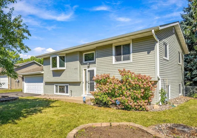 Photo 3 of Single family home for sale at 1721 Deerwood Dr, Saint Paul, MN 55122 | MLS# 7142395 | Listing updated on 2026-09-15