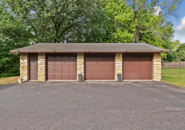 Photo 3 of Single family home for sale at 23 Holiday Ct, North Mankato, MN 56003 | MLS# 7142416 | Listing updated on 2026-09-14