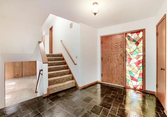 Photo 2 of Single family home for sale at 1200 Fls View Ct, Saint Paul, MN 55118 | MLS# 7142420 | Listing updated on 2026-10-23