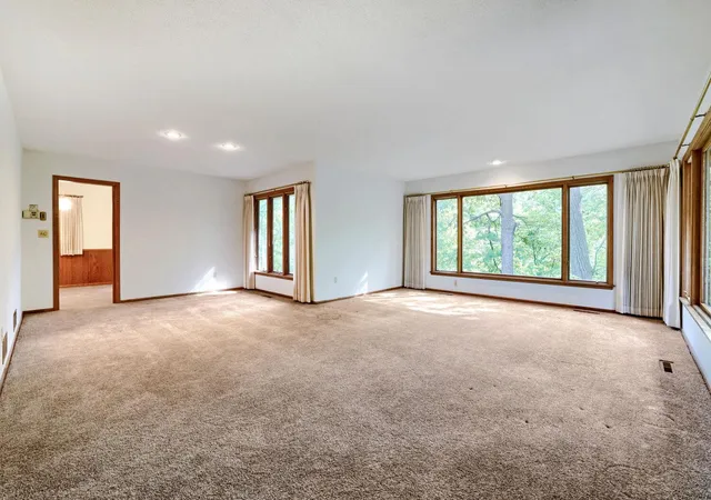 Photo 3 of Single family home for sale at 1200 Fls View Ct, Saint Paul, MN 55118 | MLS# 7142420 | Listing updated on 2026-10-23