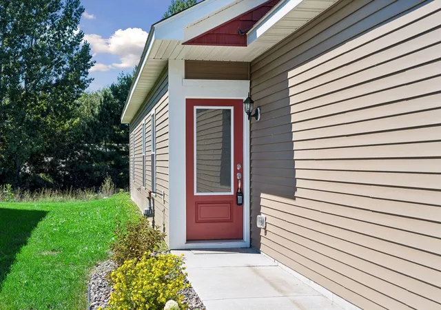 Photo 2 of Single family home for sale at 413 Redwood St N, Cambridge, MN 55008 | MLS# 7142516 | Listing updated on 2026-09-12