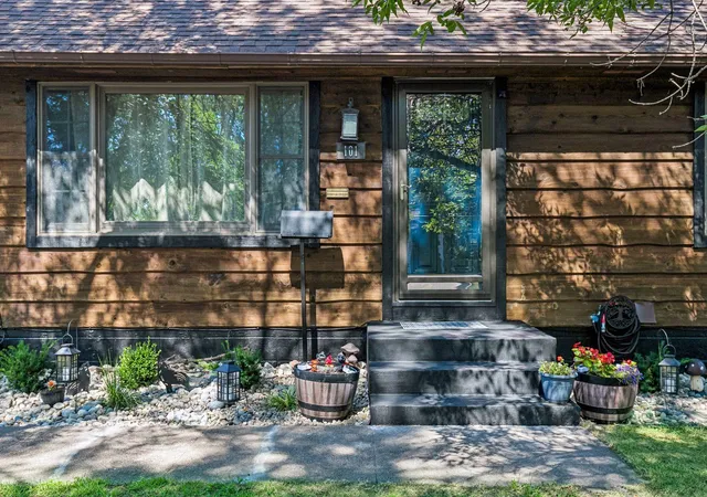 Photo 3 of Single family home for sale at 101 49th Avenue Ne, Minneapolis, MN 55421 | MLS# 7142558 | Listing updated on 2026-09-15