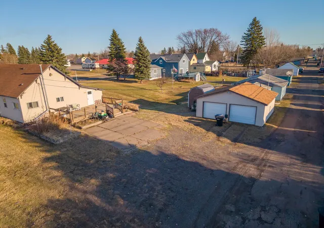 Photo 3 of Single family home for sale at 409 Clough Ave, Superior, WI 54880 | MLS# 7142583 | Listing updated on 2026-09-14
