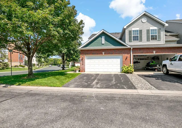 Photo 2 of Single family home for sale at 8012 Stratford Cir S, Shakopee, MN 55379 | MLS# 7142596 | Listing updated on 2026-09-11