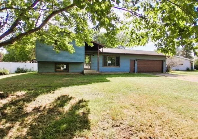 Photo 1 of Single family home for sale at 831 Cumming Ln, Saint Cloud, MN 56301 | MLS# 7142627 | Listing updated on 2026-10-30