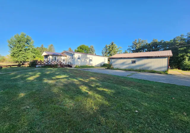 Photo 3 of Single family home for sale at 404 Grove Ave N, Park Rapids, MN 56470 | MLS# 7142718 | Listing updated on 2026-09-15