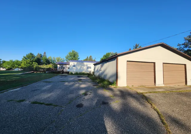 Photo 3 of Single family home for sale at 404 Grove Ave N, Park Rapids, MN 56470 | MLS# 7142718 | Listing updated on 2026-09-15