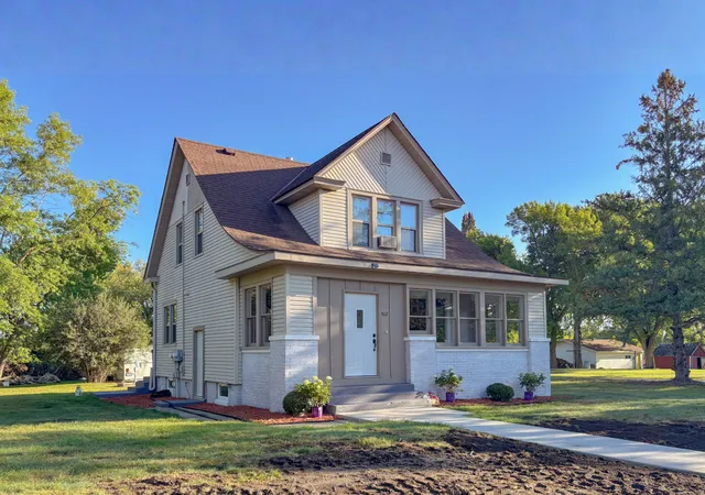 Photo 1 of Single family home for sale at 502 W Broadway, Elizabeth, MN 56533 | MLS# 7142768 | Listing updated on 2026-10-05