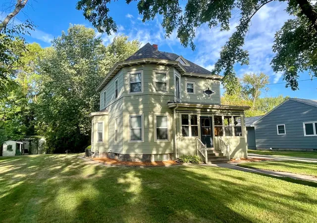 Photo 1 of Single family home for sale at 423 4th Street Ne, Barnesville, MN 56514 | MLS# 7142877 | Listing updated on 2026-09-14