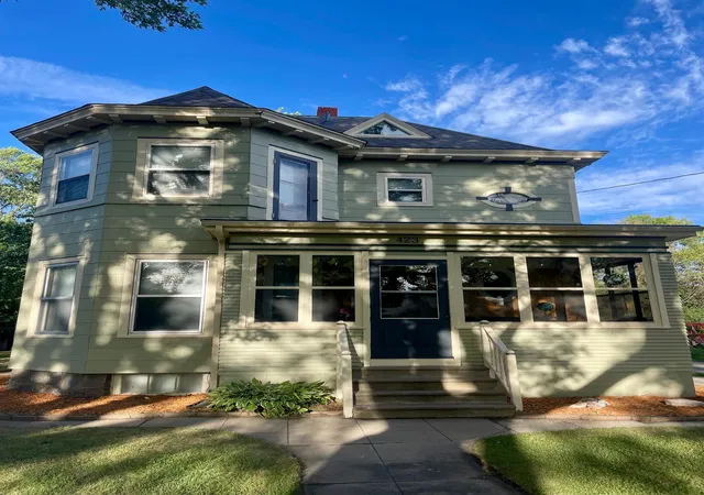Photo 2 of Single family home for sale at 423 4th Street Ne, Barnesville, MN 56514 | MLS# 7142877 | Listing updated on 2026-09-14