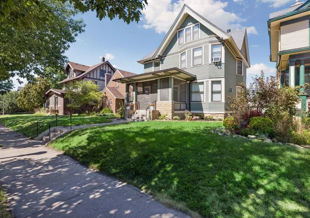 Photo 2 of Single family home for sale at 1089 Lincoln Ave, Saint Paul, MN 55105 | MLS# 7142956 | Listing updated on 2026-09-15