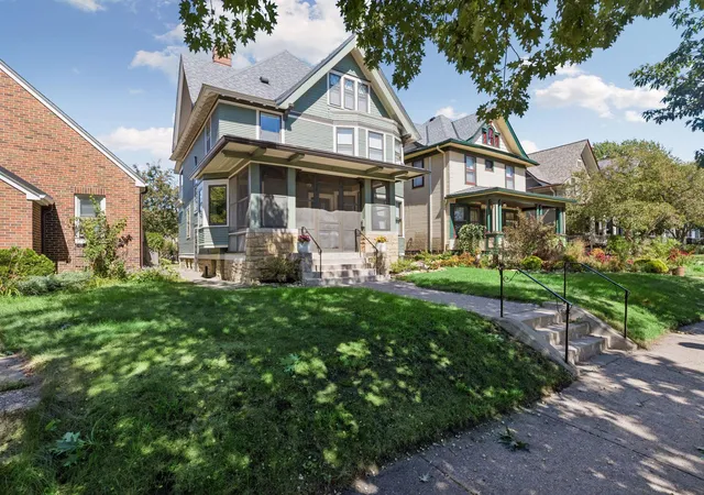 Photo 3 of Single family home for sale at 1089 Lincoln Ave, Saint Paul, MN 55105 | MLS# 7142956 | Listing updated on 2026-09-15