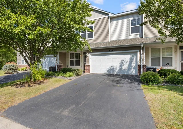 Photo 3 of Single family home for sale at 721 Willow Glen Dr, Buffalo, MN 55313 | MLS# 7142962 | Listing updated on 2026-09-12