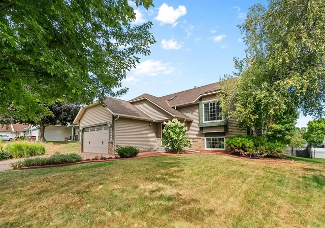 Photo 3 of Single family home for sale at 8844 Acadia Rd, Saint Paul, MN 55125 | MLS# 7142992 | Listing updated on 2026-09-15