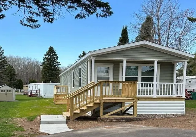 Photo 2 of Single family home for sale at 37 Korda Dr, Duluth, MN 55808 | MLS# 7143021 | Listing updated on 2026-09-14