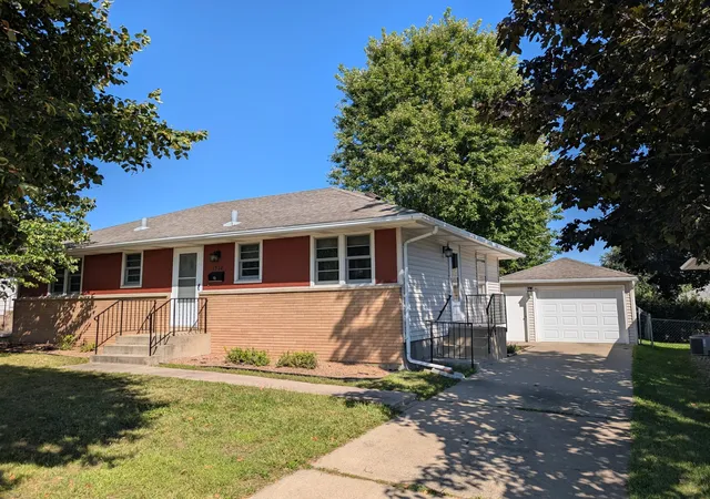 Photo 1 of Single family home for sale at 1512 16 1/2 Ave, Rochester, MN 55901 | MLS# 7143032 | Listing updated on 2026-09-12