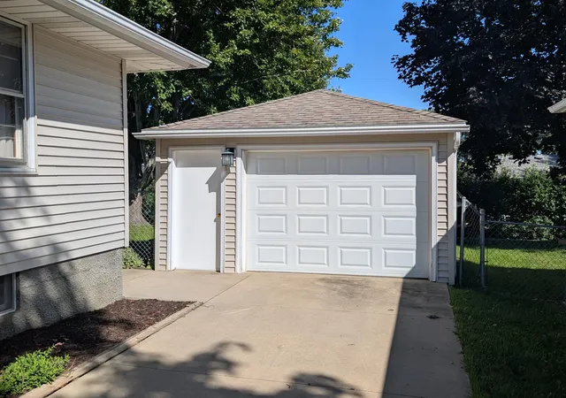 Photo 2 of Single family home for sale at 1512 16 1/2 Ave, Rochester, MN 55901 | MLS# 7143032 | Listing updated on 2026-09-12