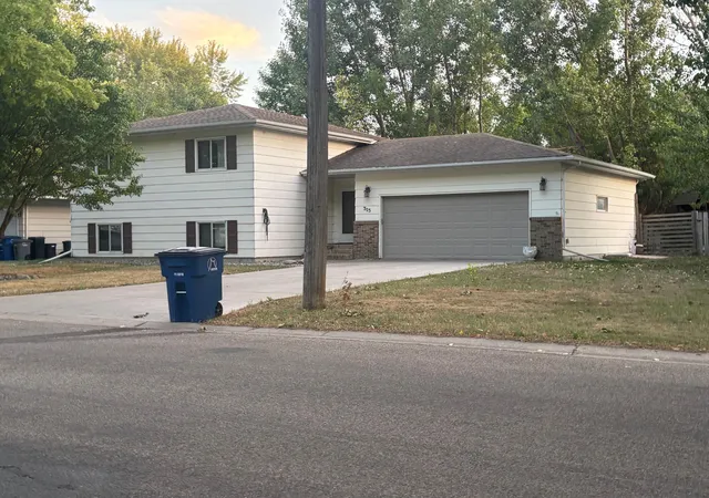 Photo 4 of Single family home for sale at 315 Brook Ave, Moorhead, MN 56560 | MLS# 7143094 | Listing updated on 2026-09-15