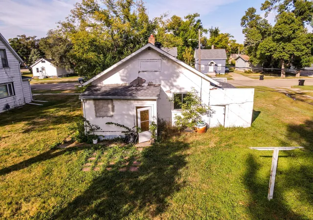 Photo 3 of Single family home for sale at 432 7th Avenue Ne, Valley City, ND 58072 | MLS# 7143178 | Listing updated on 2026-09-19