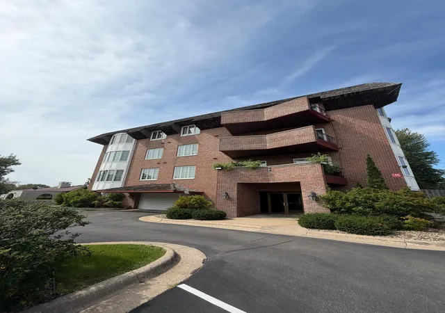 Photo 1 of Condo for sale at 6300 Xerxes Ave S #24, Edina, MN 55423 | MLS# 7143217 | Listing updated on 2026-09-13