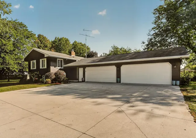 Photo 2 of Single family home for sale at 297 Majestic Rd Nw, Rochester, MN 55901 | MLS# 7143247 | Listing updated on 2026-09-15