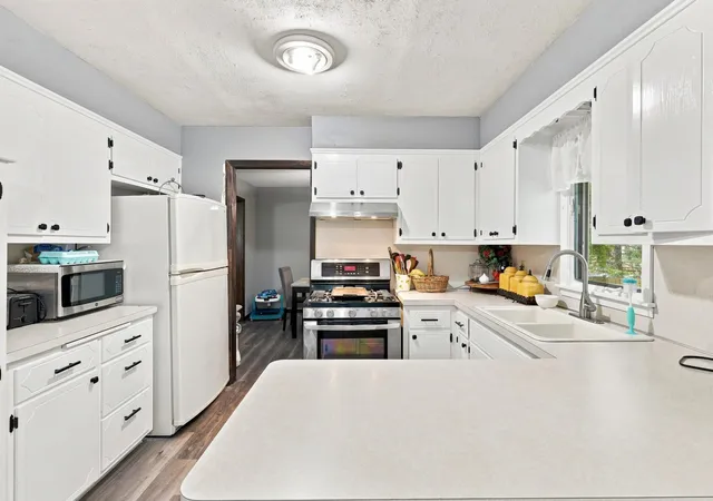 Photo 3 of Single family home for sale at 10048 Upton Rd, Minneapolis, MN 55431 | MLS# 7143426 | Listing updated on 2026-09-15