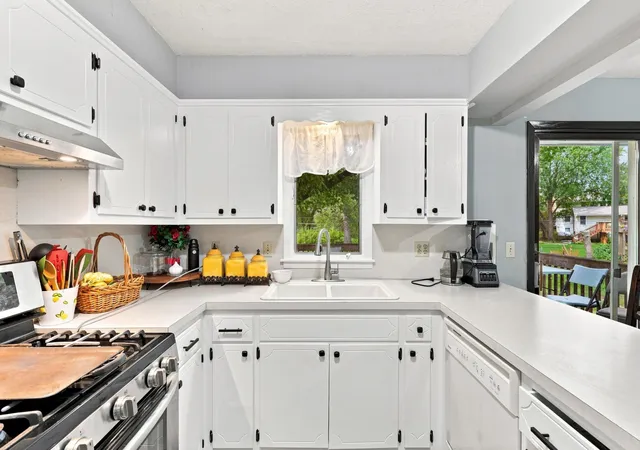 Photo 4 of Single family home for sale at 10048 Upton Rd, Minneapolis, MN 55431 | MLS# 7143426 | Listing updated on 2026-09-15