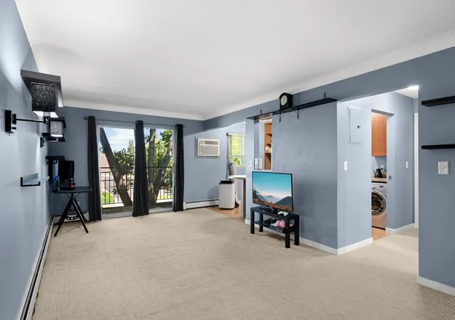 Listing Photo 4 - Condo for sale in building located at 240 Wentworth Ave W, West St. Paul, MN 55118 - Unit #302
