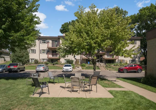 Listing Photo 5 - Condo for sale in building located at 240 Wentworth Ave W, West St. Paul, MN 55118 - Unit #302