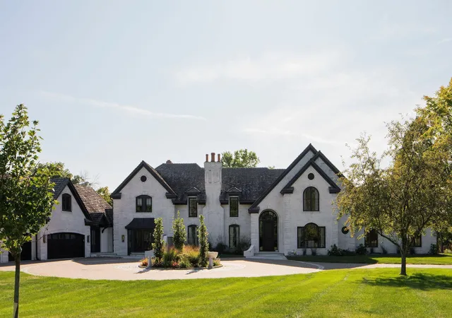 Photo 3 of Mansion for sale at 170 Spur Cir, Wayzata, MN 55391 | MLS# 7143971 | Listing updated on 2026-09-15