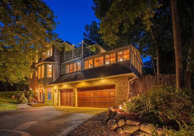 Photo 3 of Single family home for sale at 4166 Heatherton Pl, Minnetonka, MN 55345 | MLS# 7144239 | Listing updated on 2026-09-18