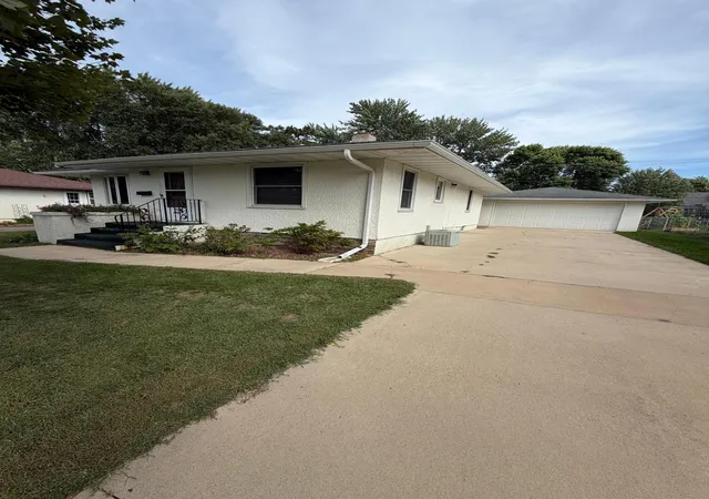 Photo 2 of Single family home for sale at 1212 8th Avenue Ne, Brainerd, MN 56401 | MLS# 7144314 | Listing updated on 2026-09-23