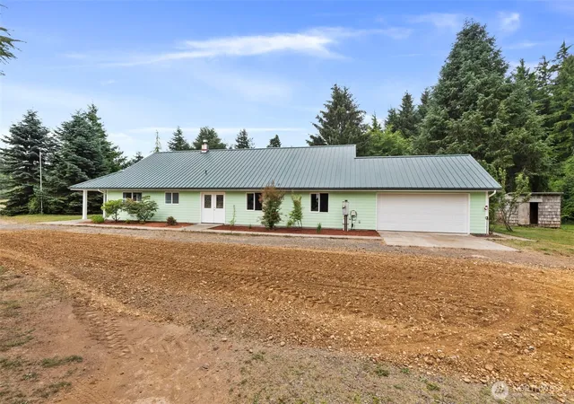 Photo 4 of Single family home for sale at 33 Rustemeyer Rd, Aberdeen, WA 98520 | MLS# NWM2396013 | Listing updated on 2026-09-17