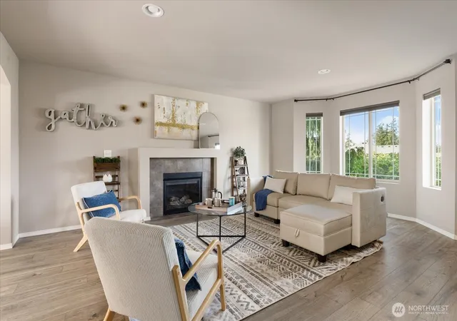 Photo 4 of Single family home for sale at 930 Cvs View Cir, Oak Harbor, WA 98277 | MLS# NWM2436825 | Listing updated on 2026-09-17
