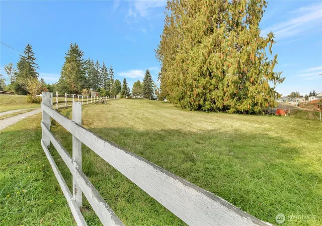 Photo 3 of Sale Pending at 8624 E Sunnyside School Rd, Marysville, WA 98270 | MLS# NWM2442596 | Listing updated on 2026-09-25