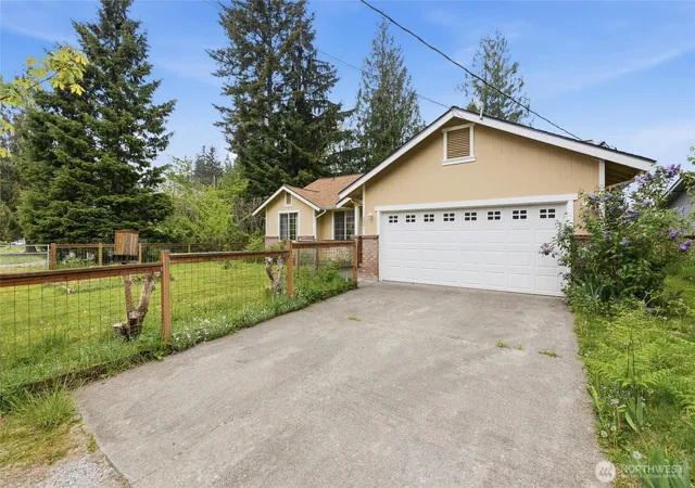 Photo 2 of Single family home for sale at 3001 Green Valley Dr, Maple Falls, WA 98266 | MLS# NWM2442927 | Listing updated on 2026-09-17