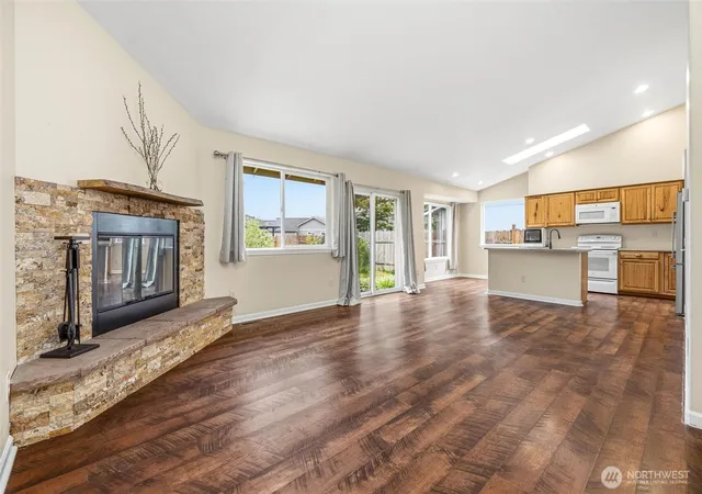 Photo 3 of Single family home for sale at 3001 Green Valley Dr, Maple Falls, WA 98266 | MLS# NWM2442927 | Listing updated on 2026-09-17