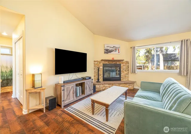 Photo 4 of Single family home for sale at 3001 Green Valley Dr, Maple Falls, WA 98266 | MLS# NWM2442927 | Listing updated on 2026-09-17