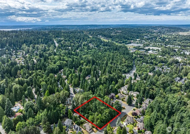 Photo 17 of Sale Pending at 7610 148th Avenue NE, Redmond, WA 98052 | MLS# NWM2447834 | Listing updated on 2026-10-13