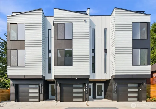 Photo 2 of Townhouse for sale at 1014 Ne B 70th St, Seattle, WA 98115 | MLS# NWM2457915 | Listing updated on 2026-10-02