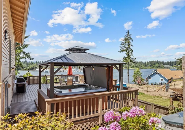 Photo 3 of Single family home for sale at 2540 E Phinney Bay Pl, Bremerton, WA 98312 | MLS# NWM2463034 | Listing updated on 2026-09-27
