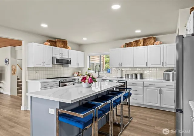 Photo 4 of Single family home for sale at 2540 E Phinney Bay Pl, Bremerton, WA 98312 | MLS# NWM2463034 | Listing updated on 2026-09-27