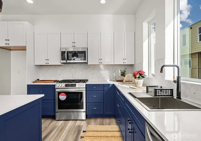 Photo 3 of Sale Pending at 11543 17th Place Sw, Burien, WA 98146 | MLS# NWM2480194 | Listing updated on 2026-10-01