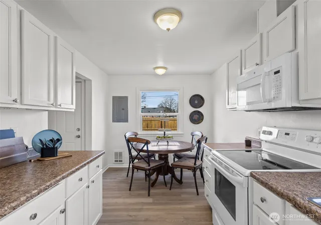 Photo 3 of Single family home for sale at 6802 S Oakes St, Tacoma, WA 98409 | MLS# NWM2480207 | Listing updated on 2026-09-17