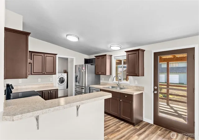 Photo 3 of Sale Pending at 624 Fir St, Hoquiam, WA 98550 | MLS# NWM2483223 | Listing updated on 2026-09-25