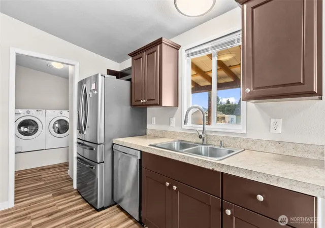 Photo 4 of Sale Pending at 624 Fir St, Hoquiam, WA 98550 | MLS# NWM2483223 | Listing updated on 2026-09-25