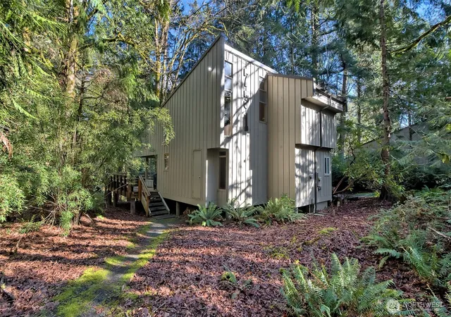Photo 2 of Sale Pending at 731 E Promontory Rd, Shelton, WA 98584 | MLS# NWM2483397 | Listing updated on 2026-09-15