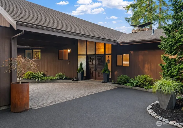 Photo 3 of Sale Pending at 1970 Cambridge Ln SW, Olympia, WA 98512 | MLS# NWM2483839 | Listing updated on 2026-09-12
