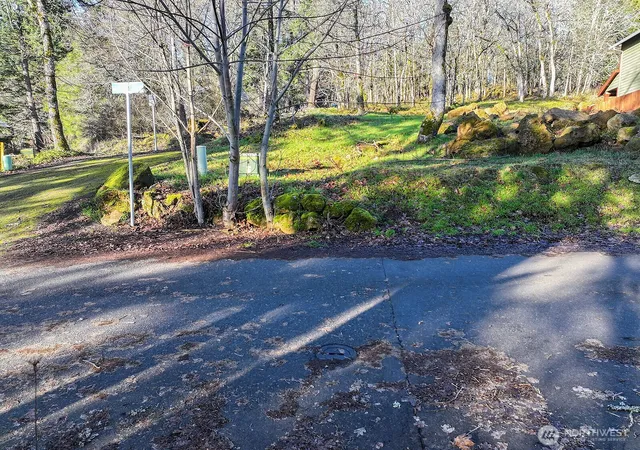 Photo 3 of Land for sale at 912 Hillside Ln, White Salmon, WA 98672 | MLS# NWM2484037 | Listing updated on 2026-09-17